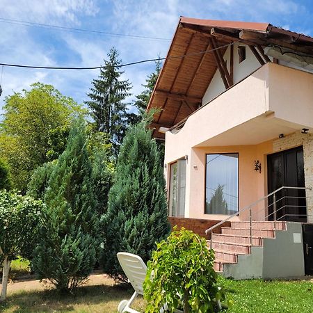Madas Barbatesti Exterior foto